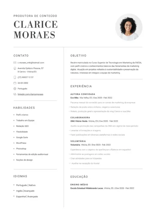 Um modelo de currículo com fundo preto e branco.