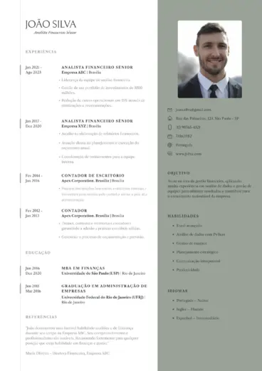 Um modelo de currículo profissional com um homem de terno.