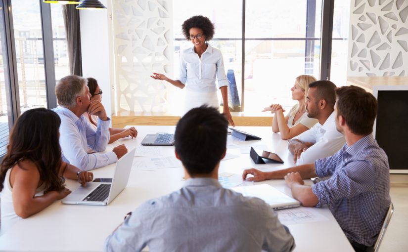como se vestir para uma entrevista de emprego